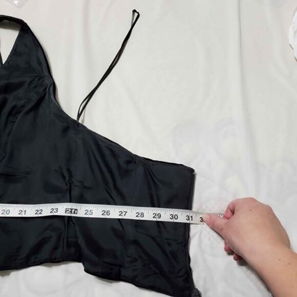 Formal 3 pieces. Size 12. Black velvet halter top. Green skirt and shawl - Picture 3 of 8